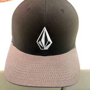 Flex-Fit Volcom Hat purple rim